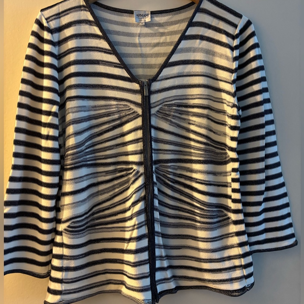ARMANI COLLEZIONI ,made in ITALY.NEW WITHOUT TAG Striped Zip-Up Top
